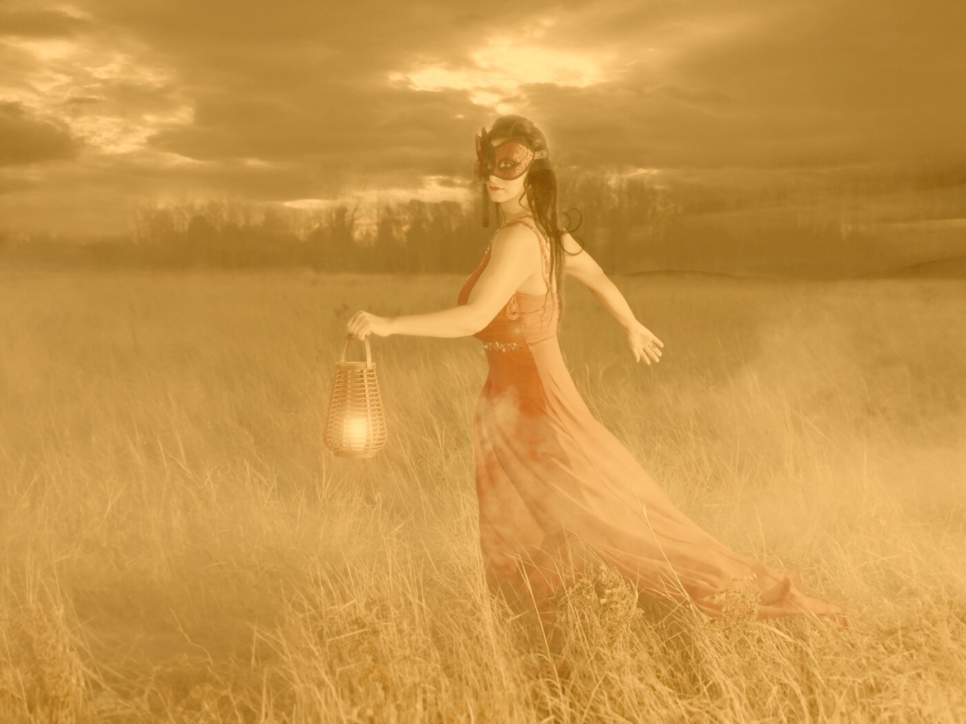 Девушка со свечей обои