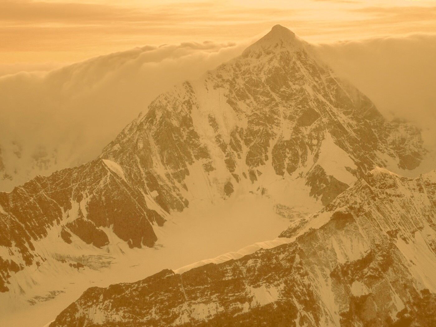 Гора на закате обои