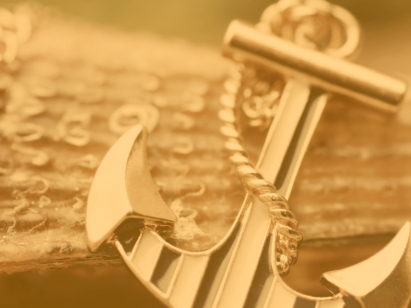 Кулон в виде якоря обои