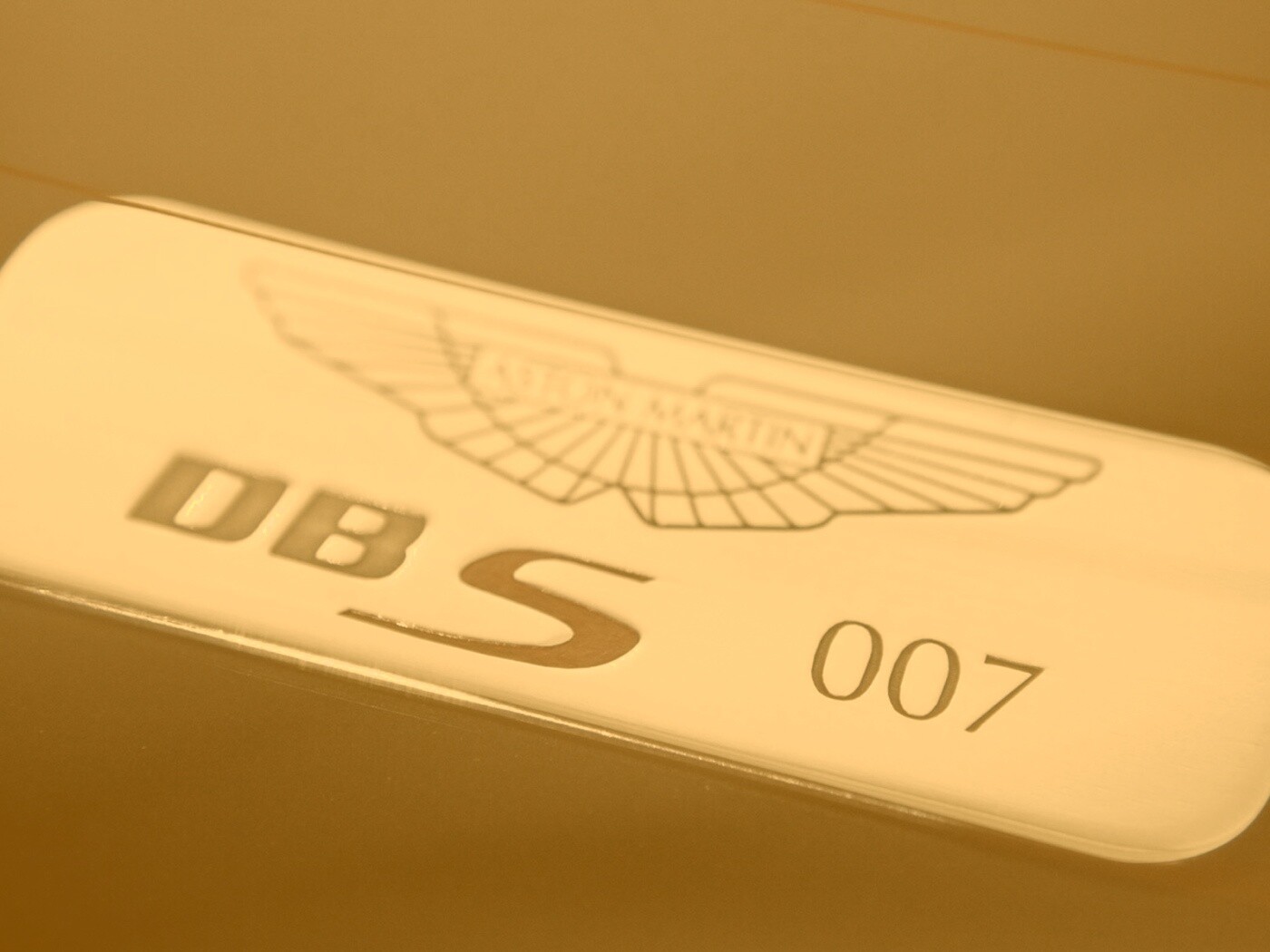 Астон Мартин Джеймса Бонда, табличка обои