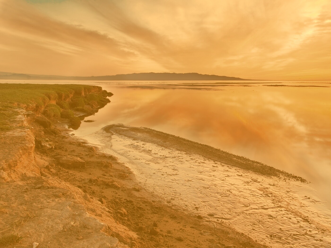 Озеро на закате обои