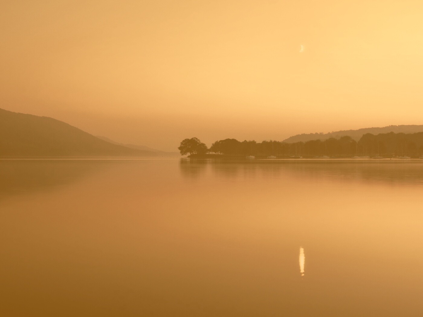 Сумерки над озером обои