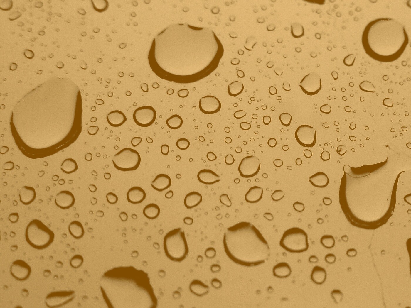 Капли воды на синем стекле обои