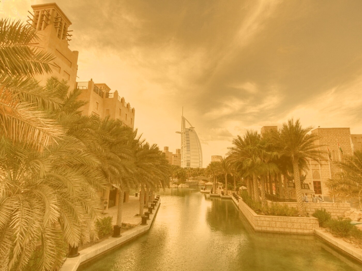 Вид на гостиницу Бурдж Аль Араб в Дубае обои