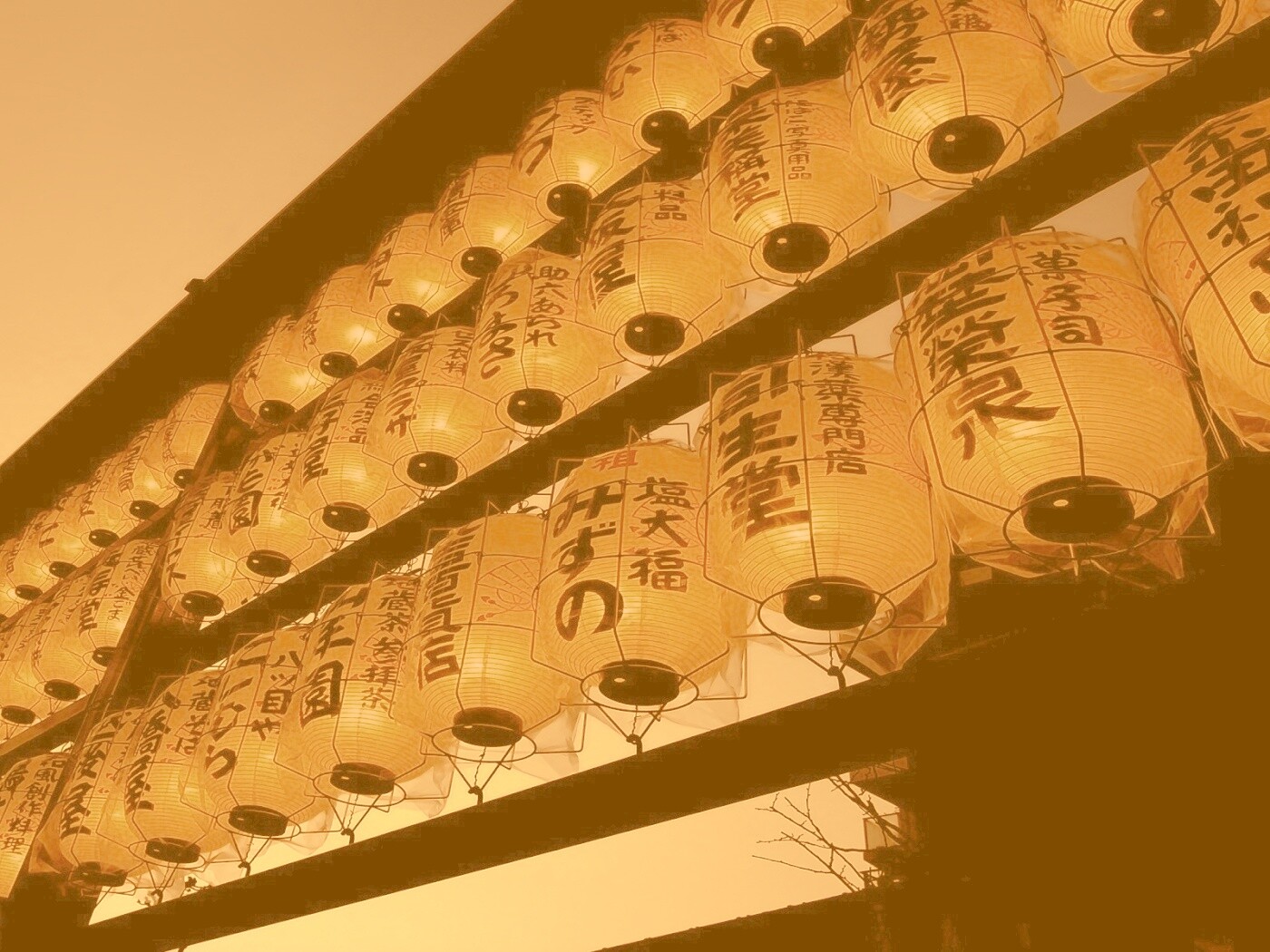 Японские фонарики вечером обои