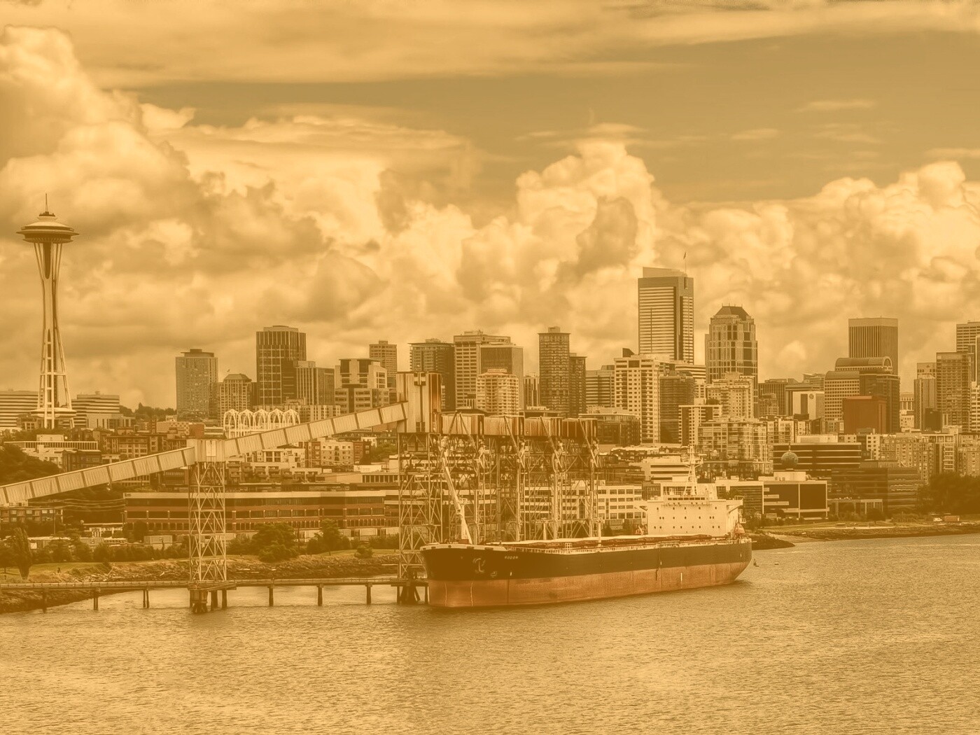 Баржа в ожидании отплытия обои