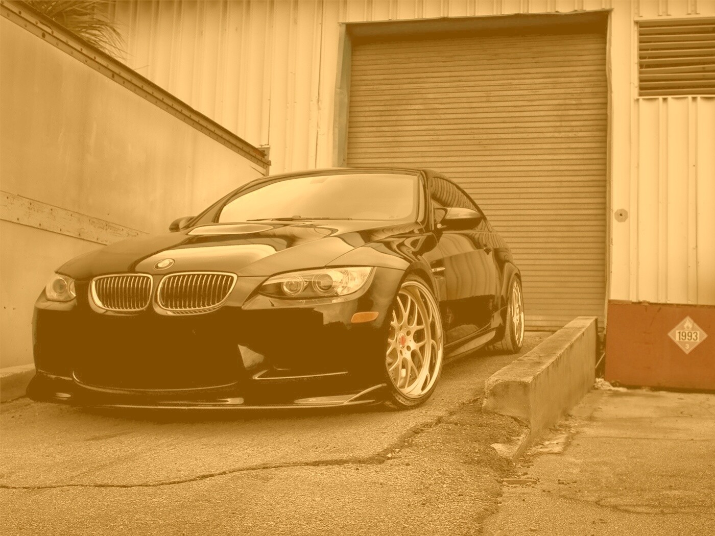 Чёрный БМВ обои