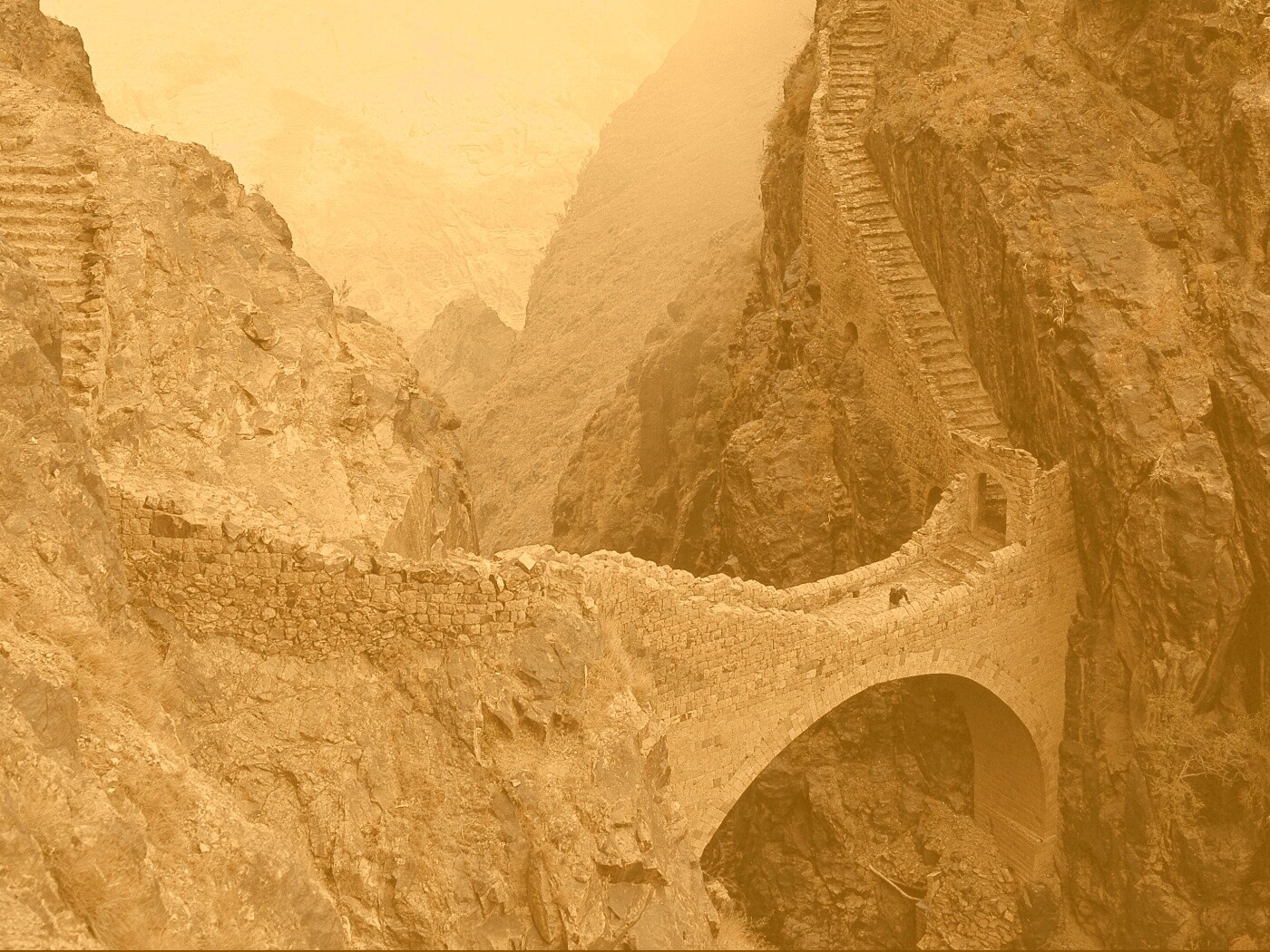 Путь в скалах обои