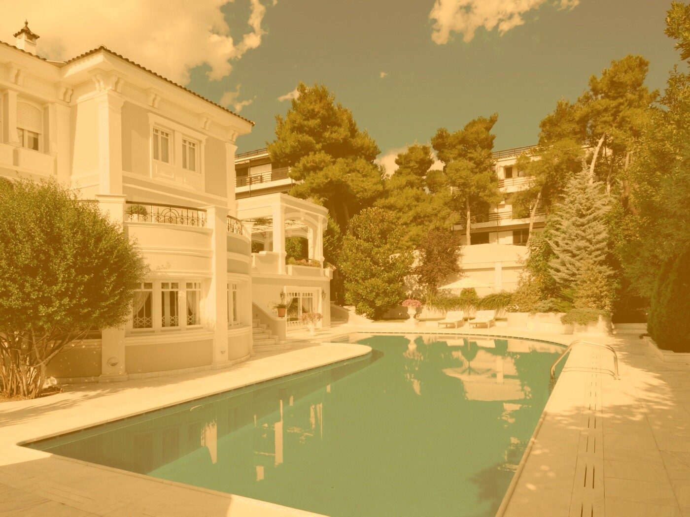 Особняк с бассейном обои