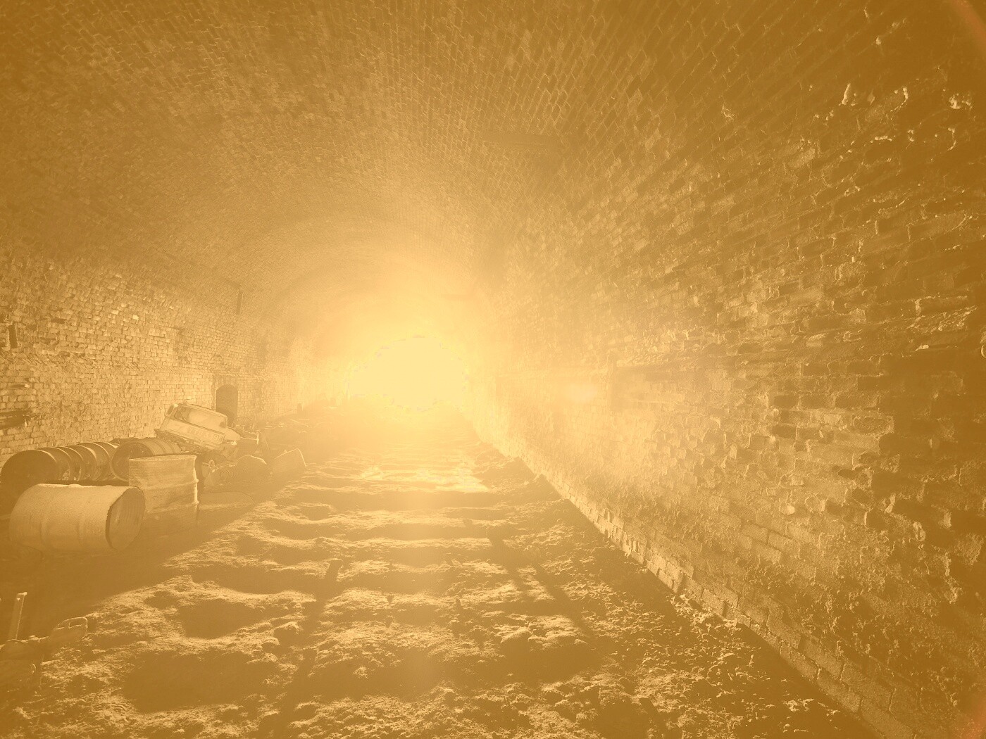 Захламленный тоннель обои