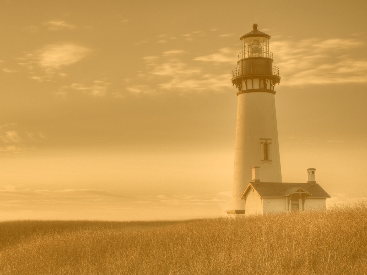 Маяк в поле обои