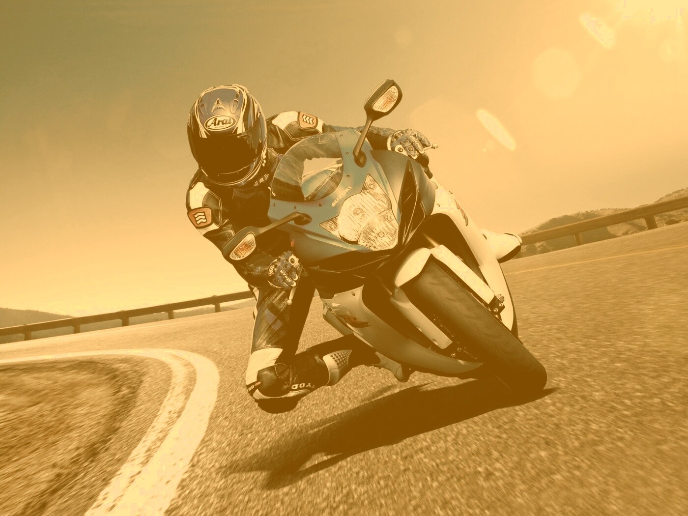 Мотоциклист на повороте обои