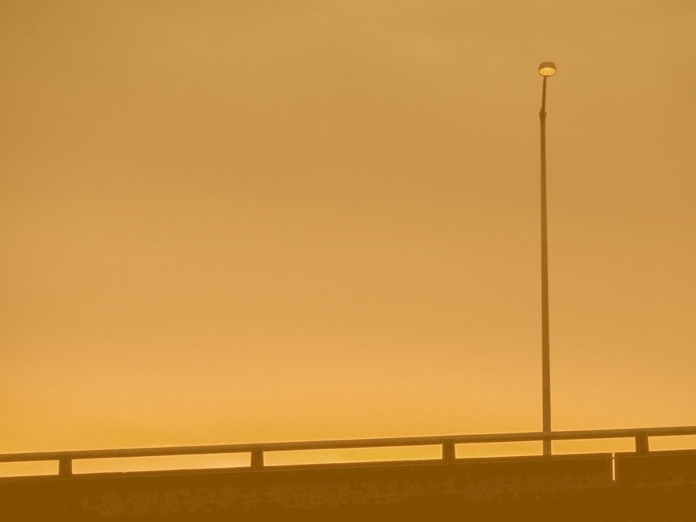 Одинокий фонарь обои