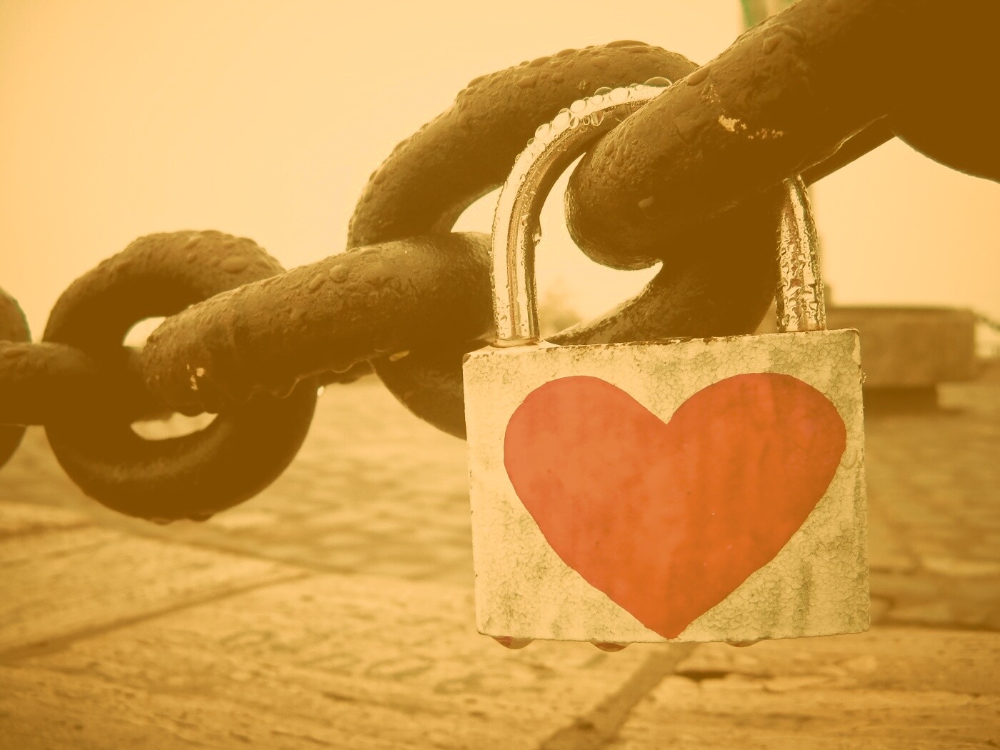 Замочек для влюбленных обои