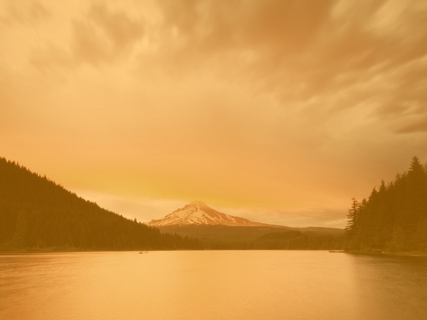 Закат над горой обои