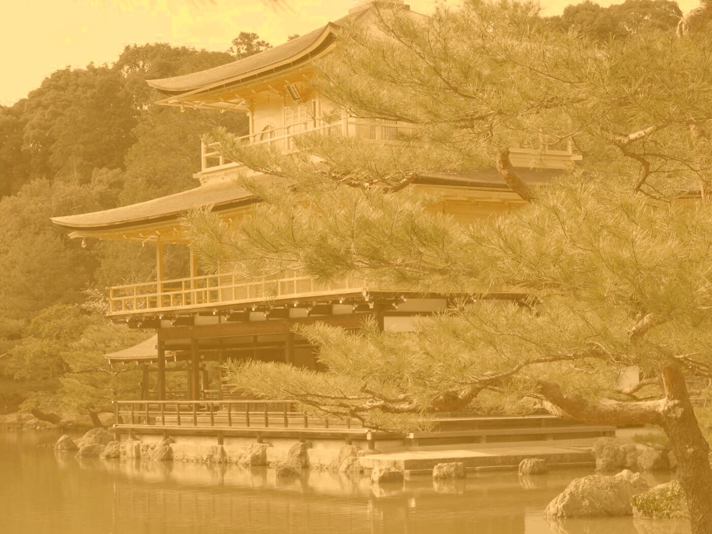 Пагода на берегу озера обои