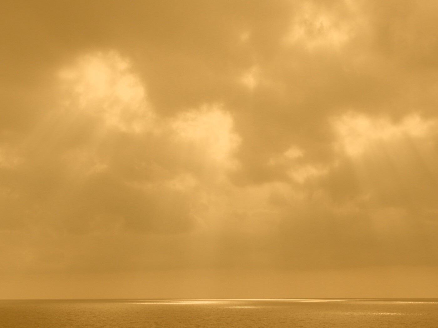 Свет на воде обои