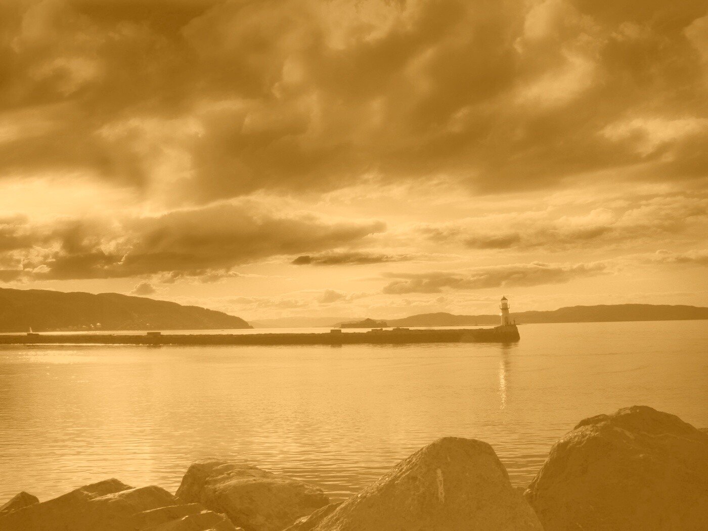 Маяк в далеке обои