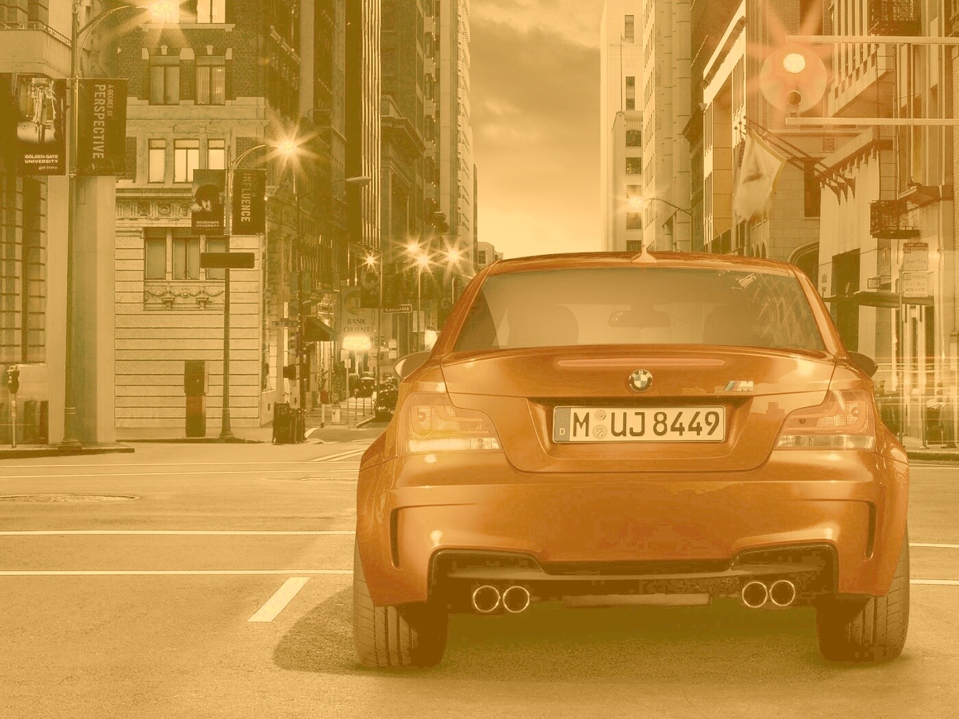 BMW M1 на улицах города обои