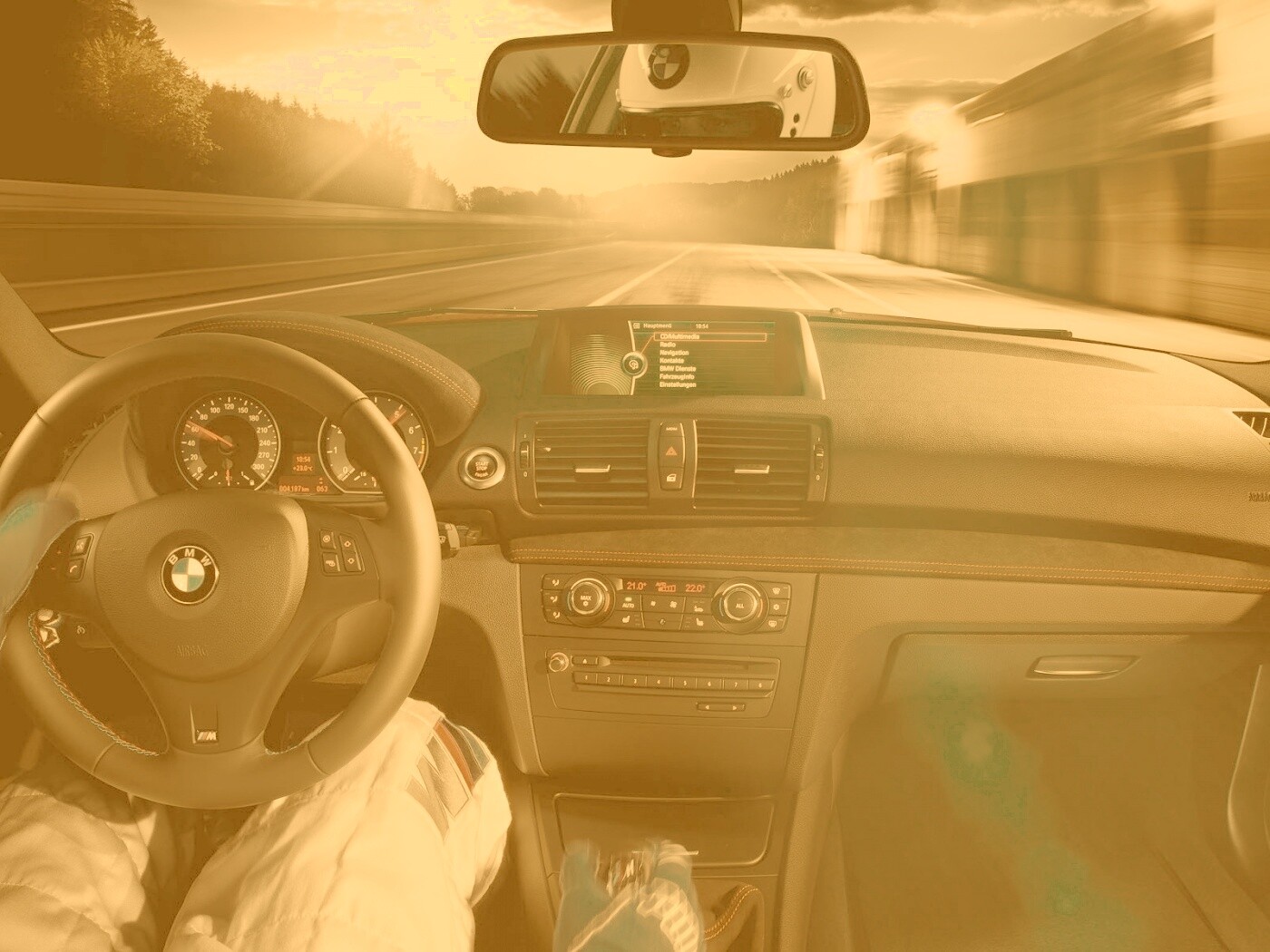 За рулём BMW обои