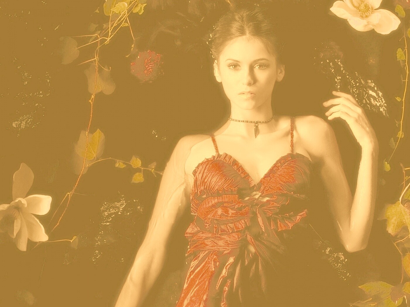 Женщина в красном платье обои