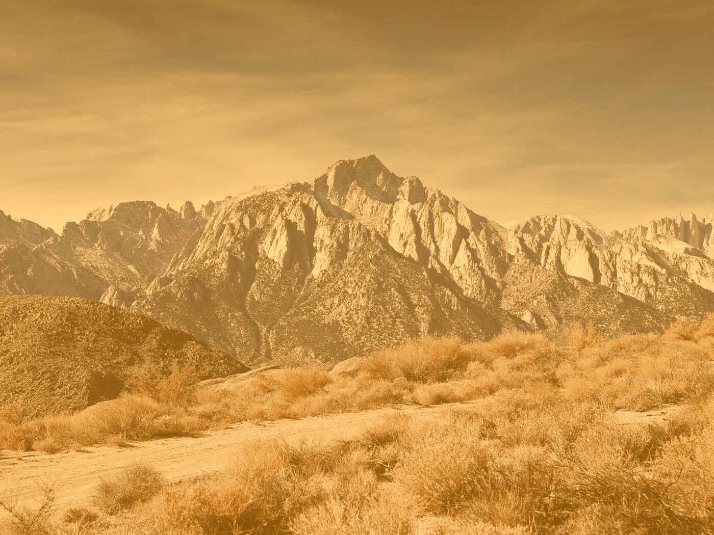 Горы у пустыни обои