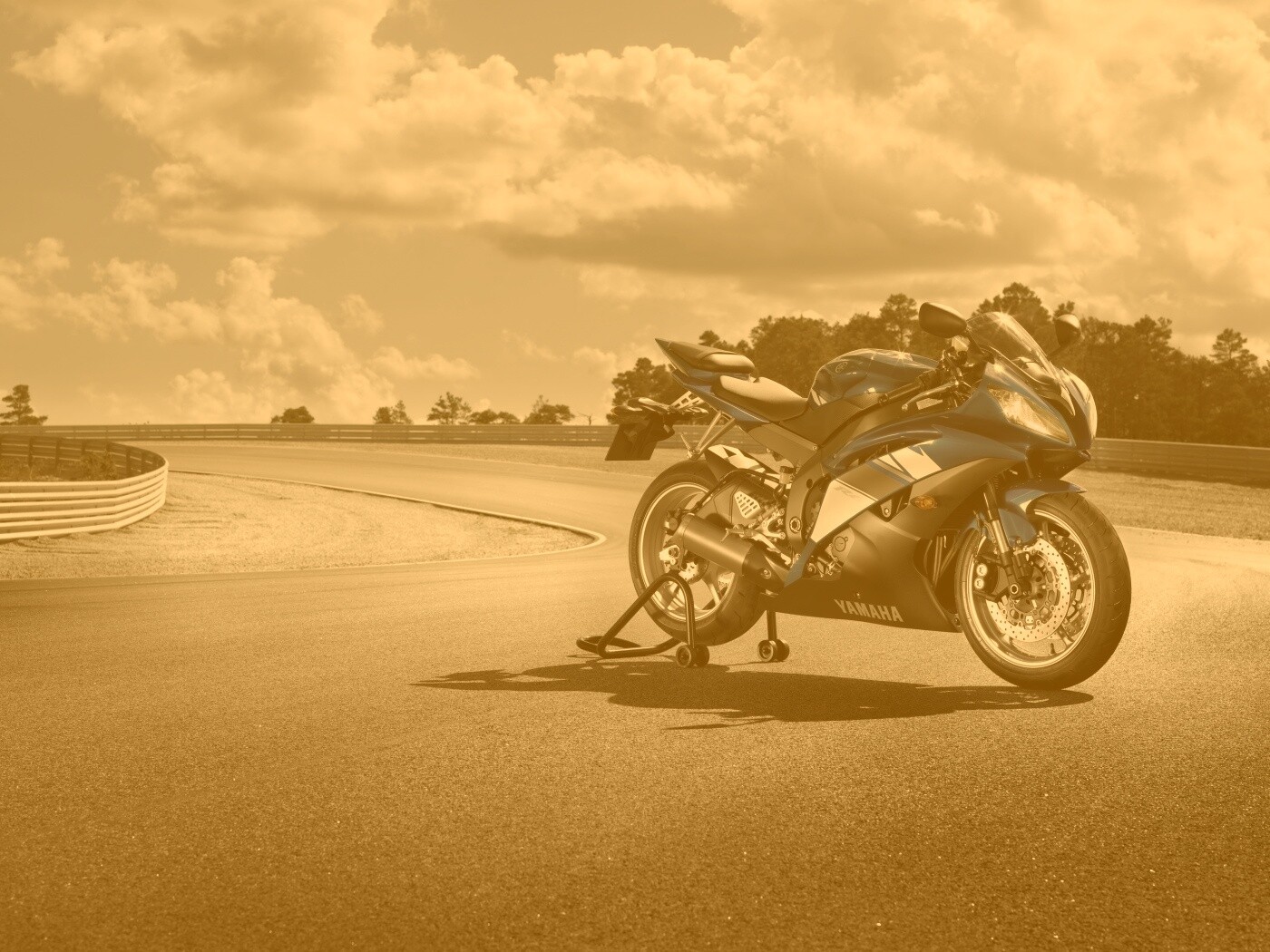 Yamaha R6 на трассе обои