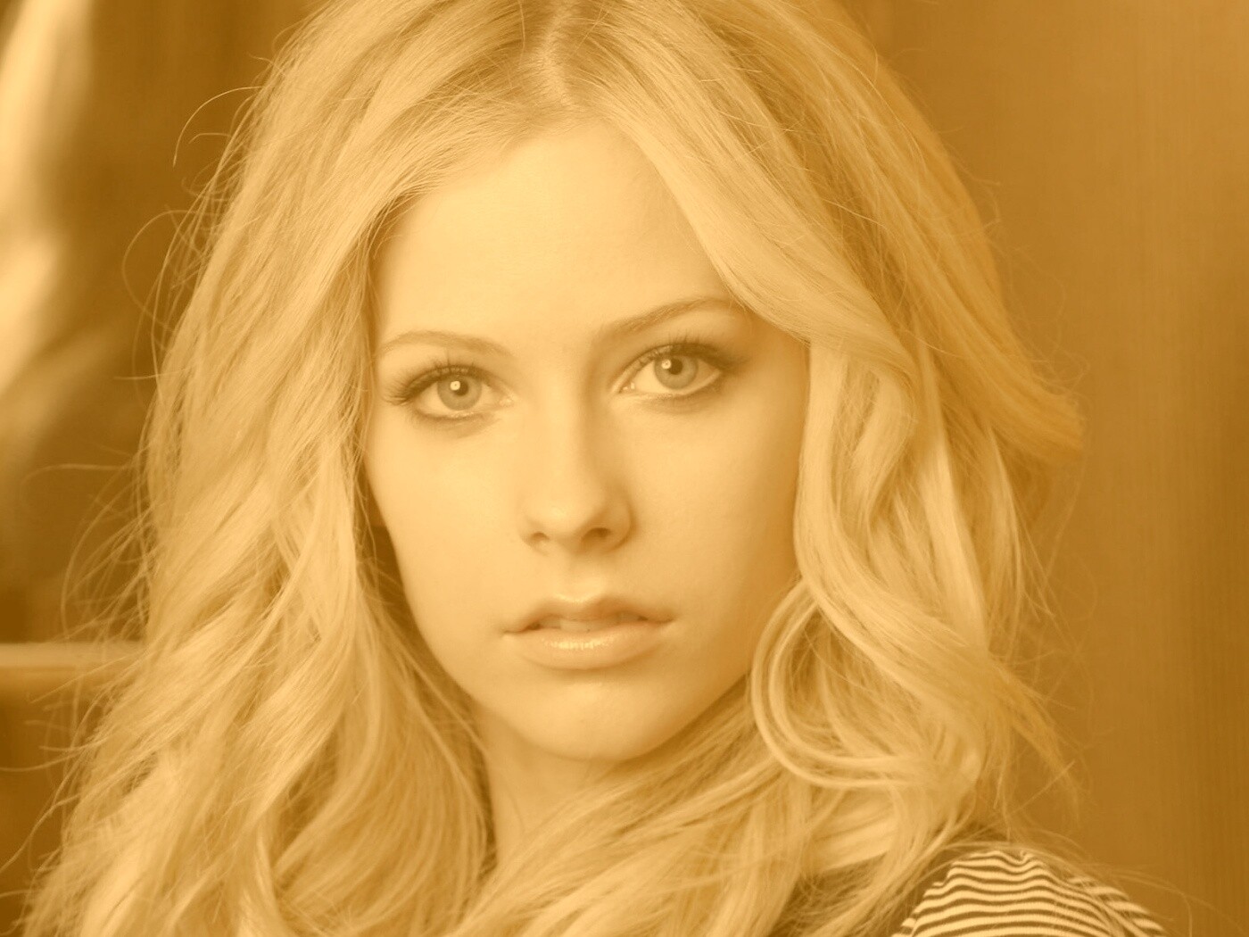 Блондинка Аврил Лавин обои