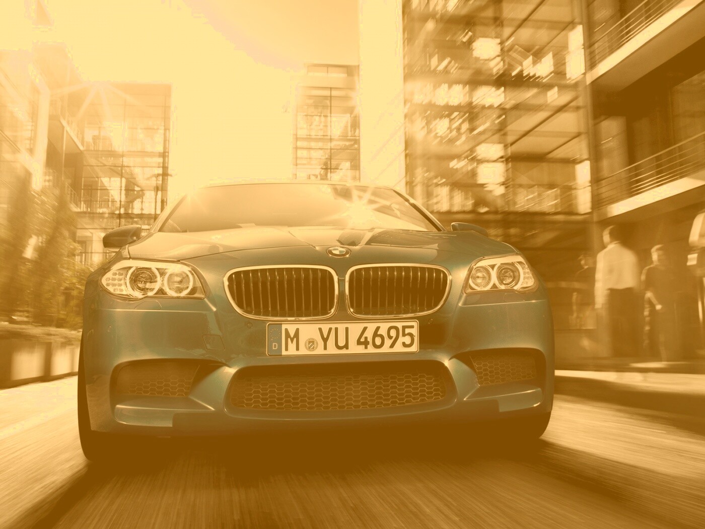 BMW покоряет городскую улицу обои