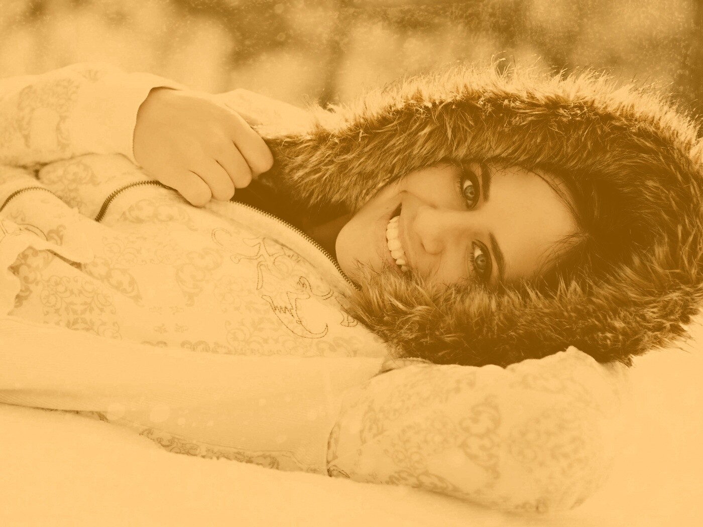 Девушка в снегу обои