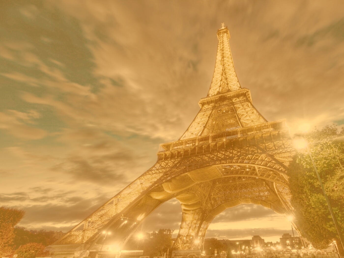 Вид снизу на Эйфелеву башню обои