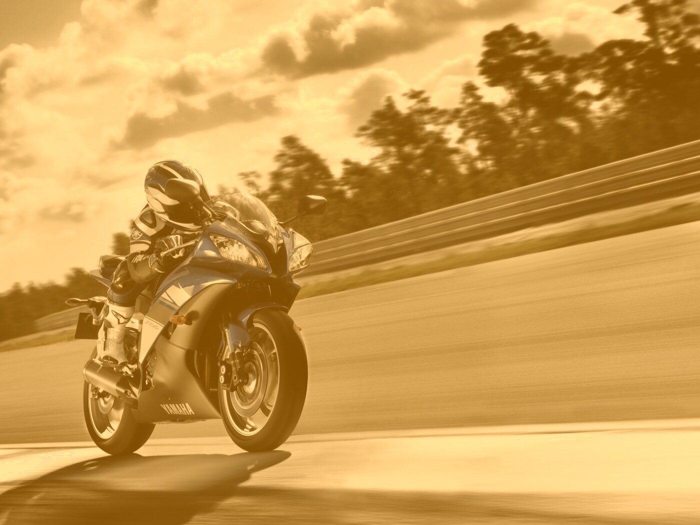 Мотоциклист на треке обои
