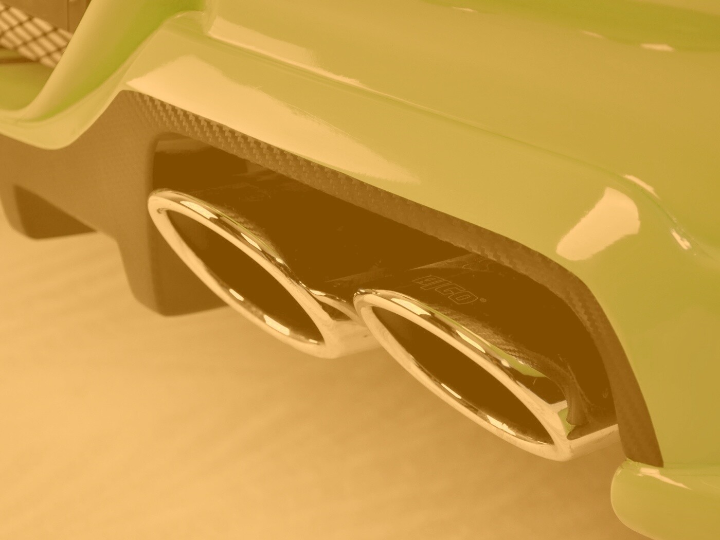 Выхлопная труда обои