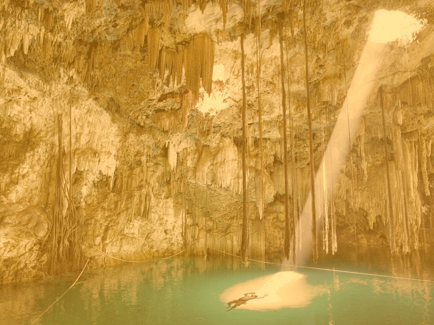 Пещера сталактитов обои