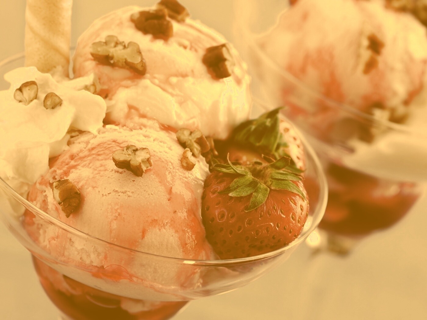 Клубничное мороженное обои