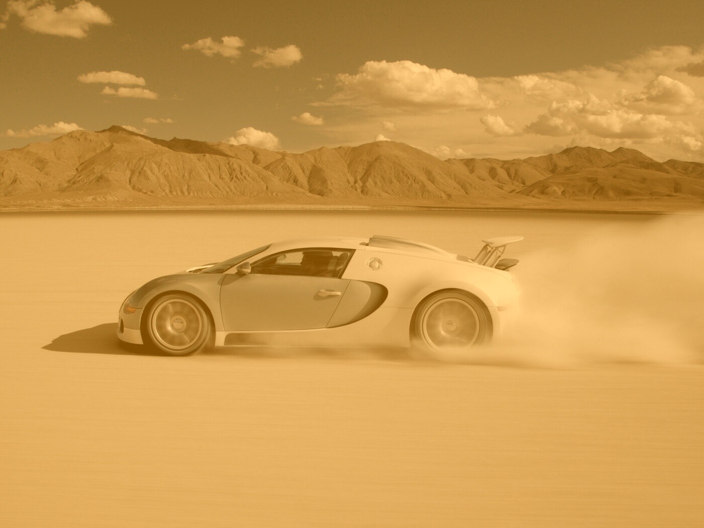 Бугатти в долине обои