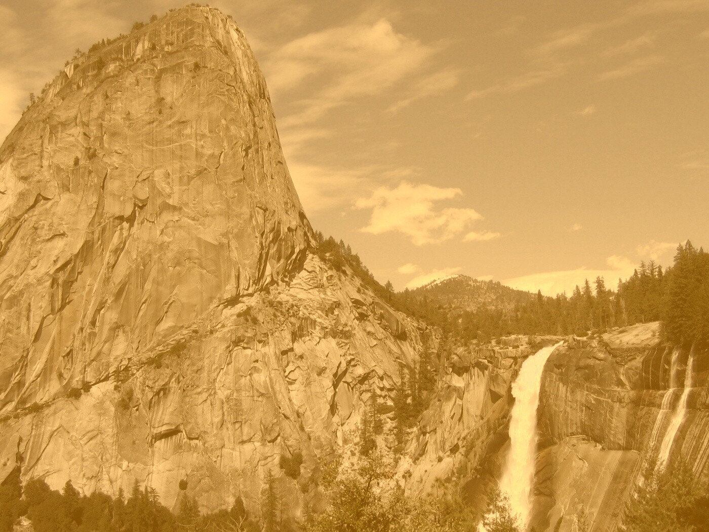 Скалы и водопад обои