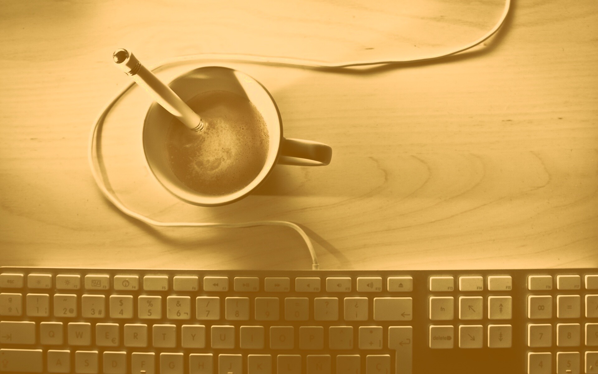 Ручка в кофе обои