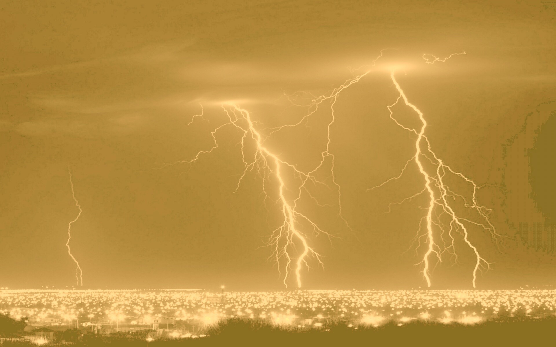 Гроза над городом обои