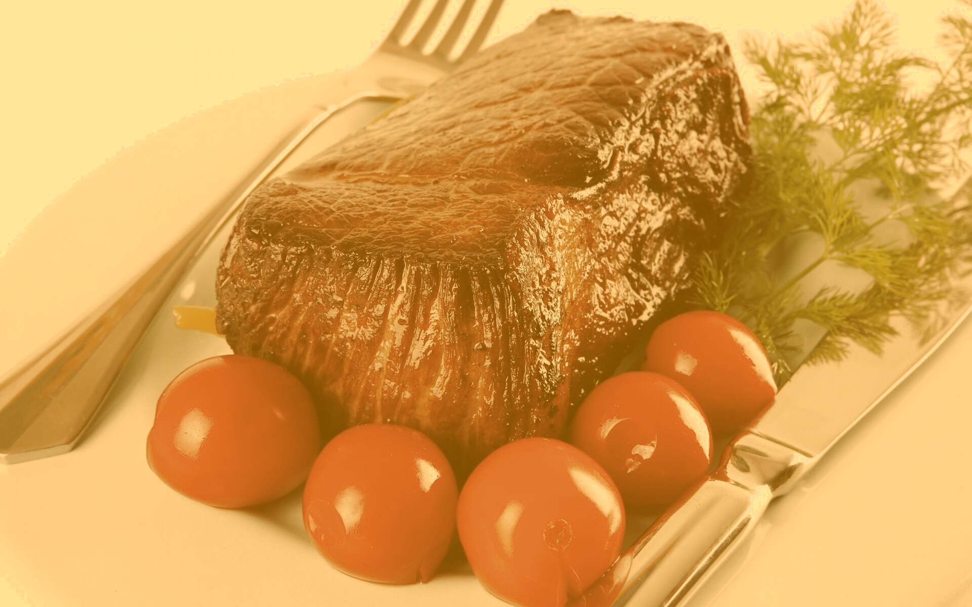 Стейк с помидорами обои