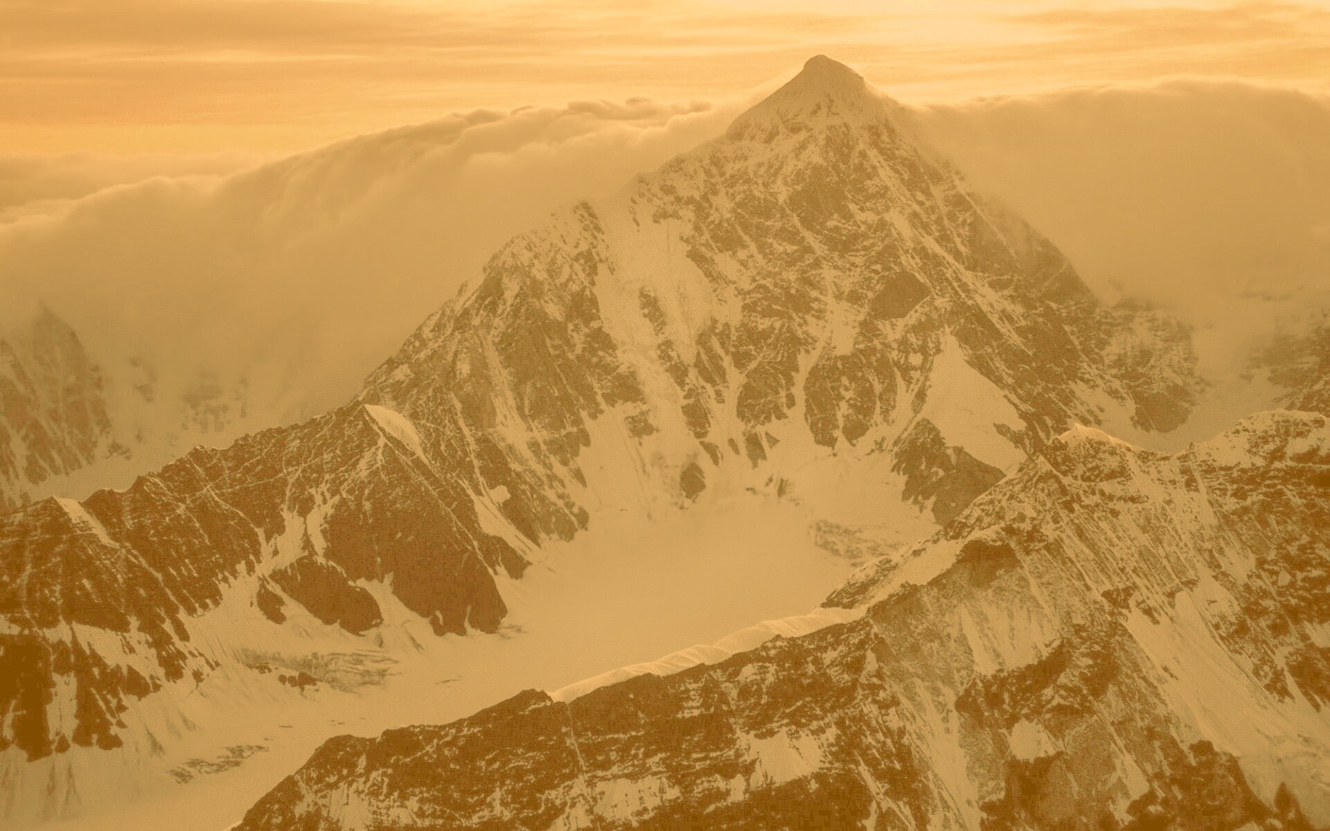 Гора на закате обои