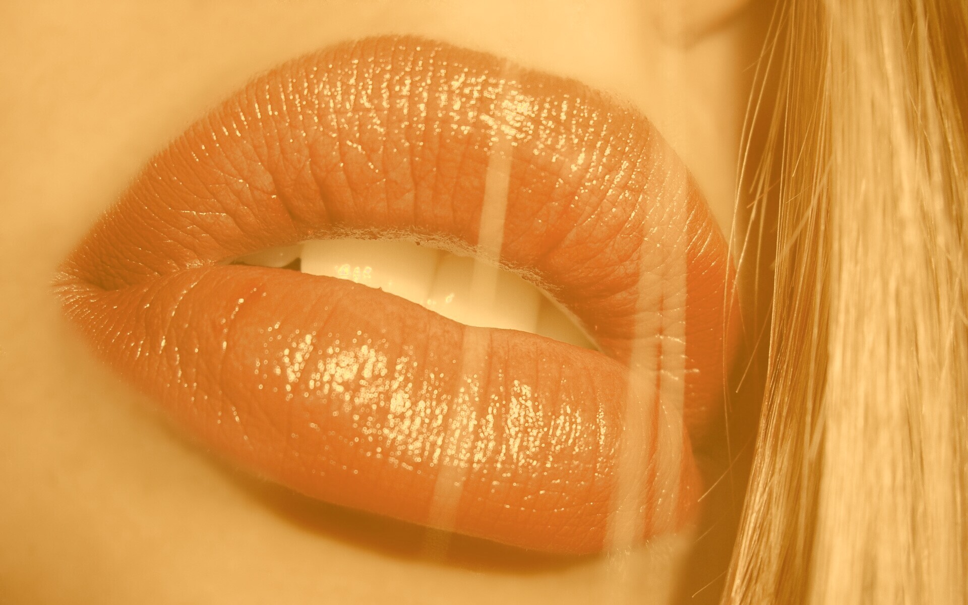 Сочные губы обои