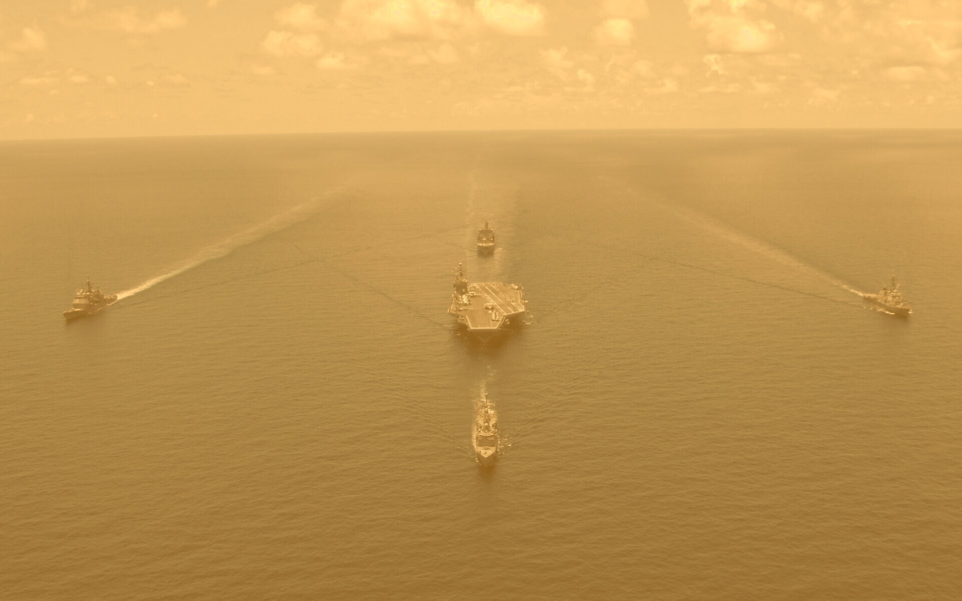 Авианосец с эскортом обои