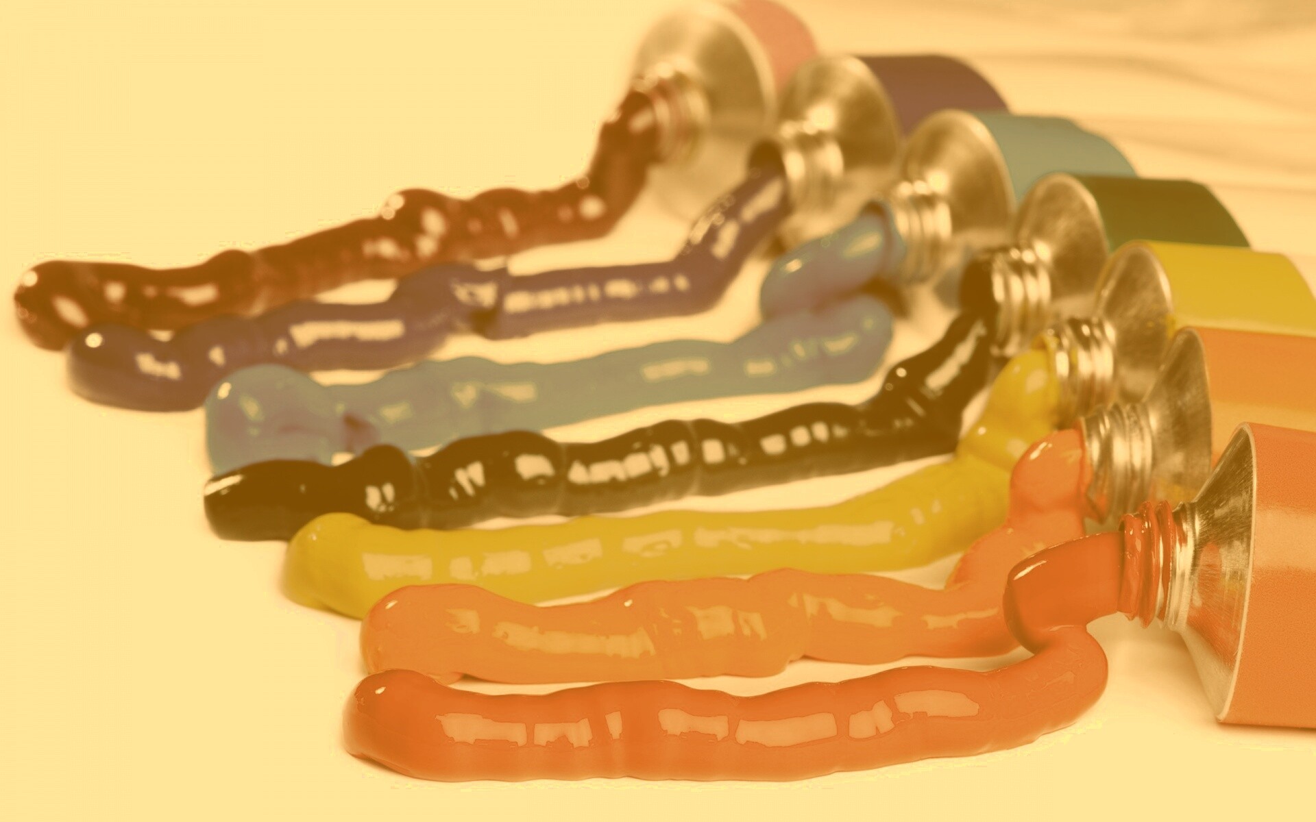 Тюбики с краской обои