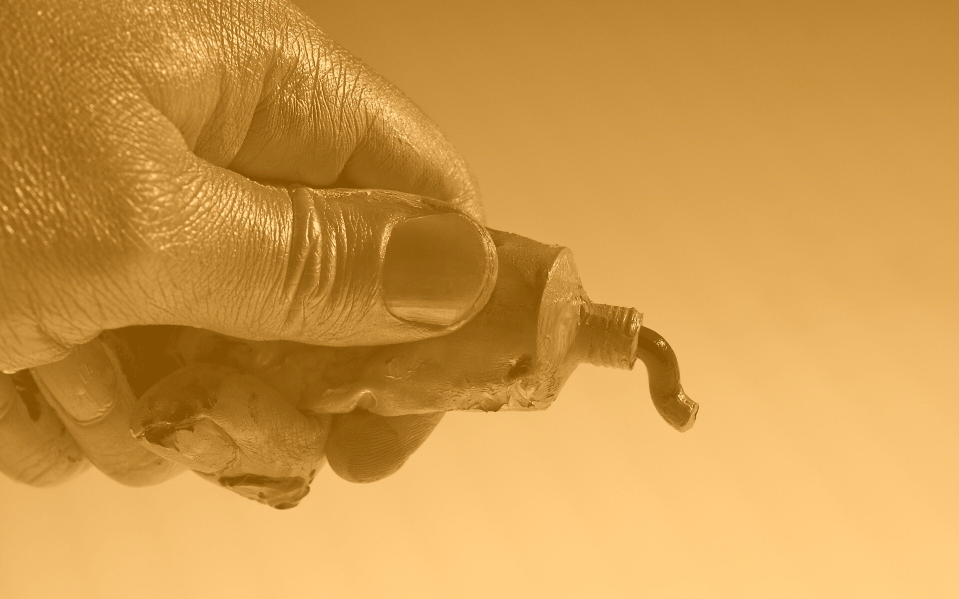 Чёрная краска обои