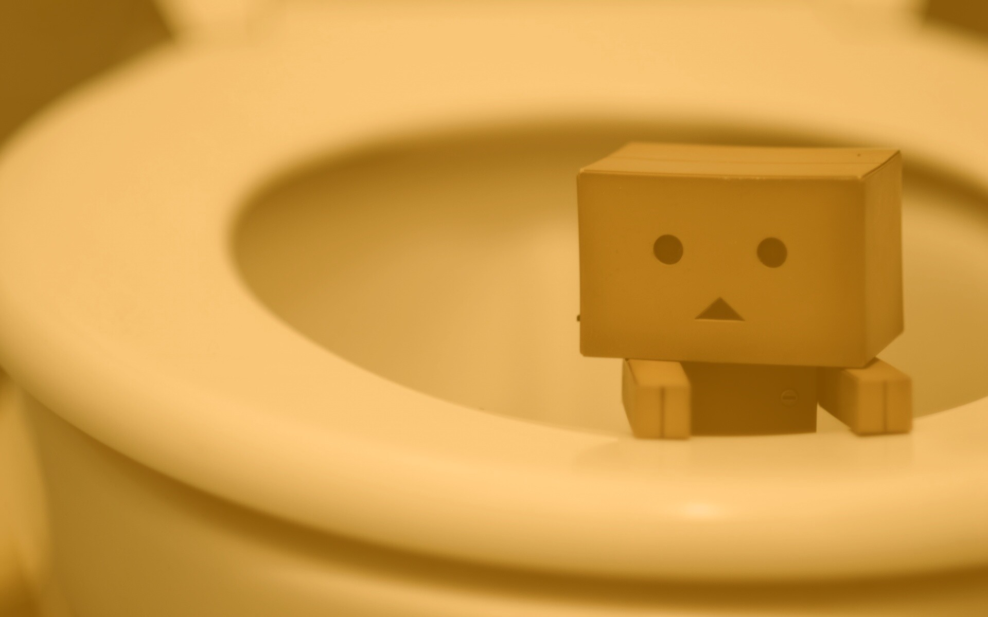 Danbo в унитазе обои