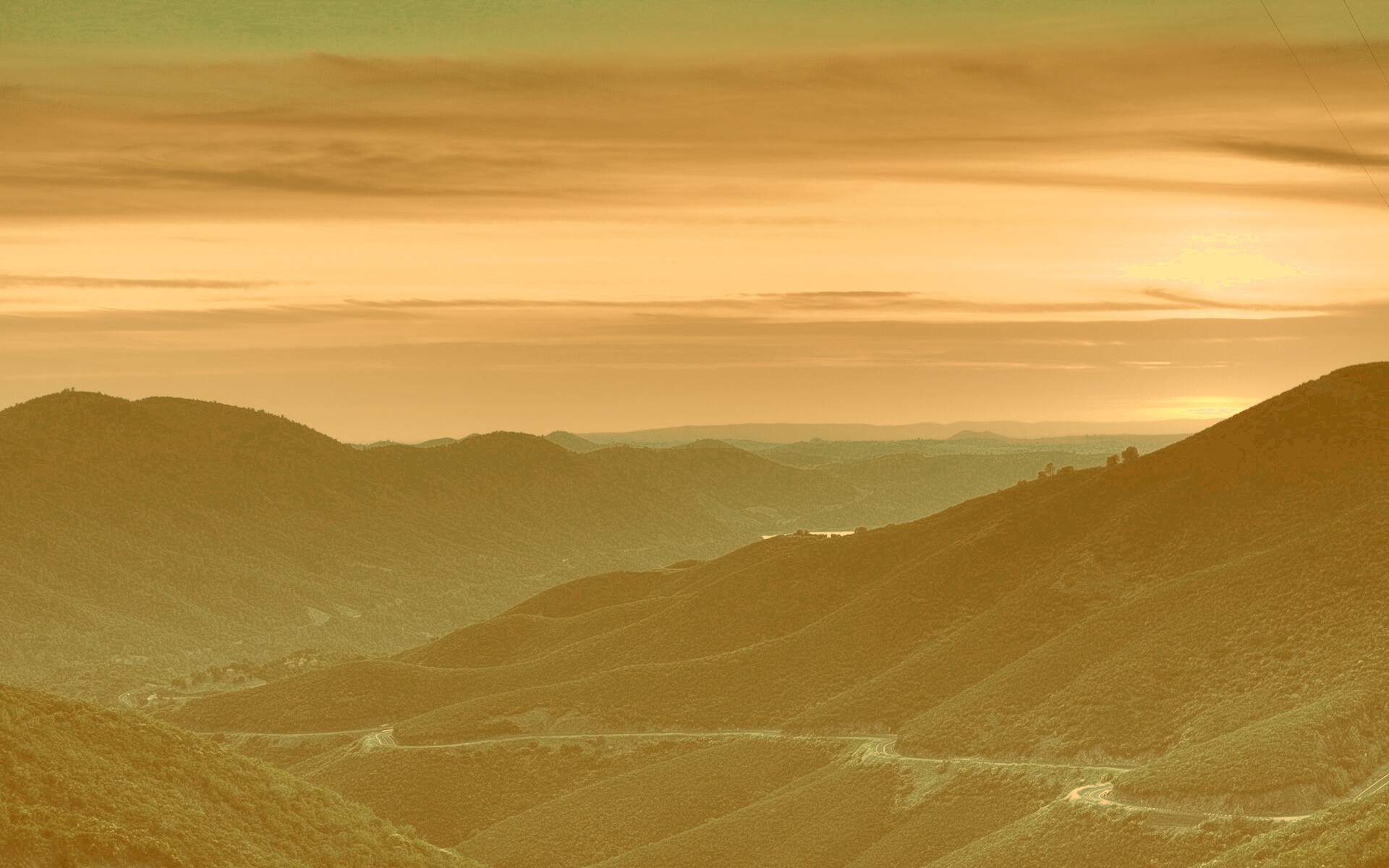 Закат на склонах гор обои