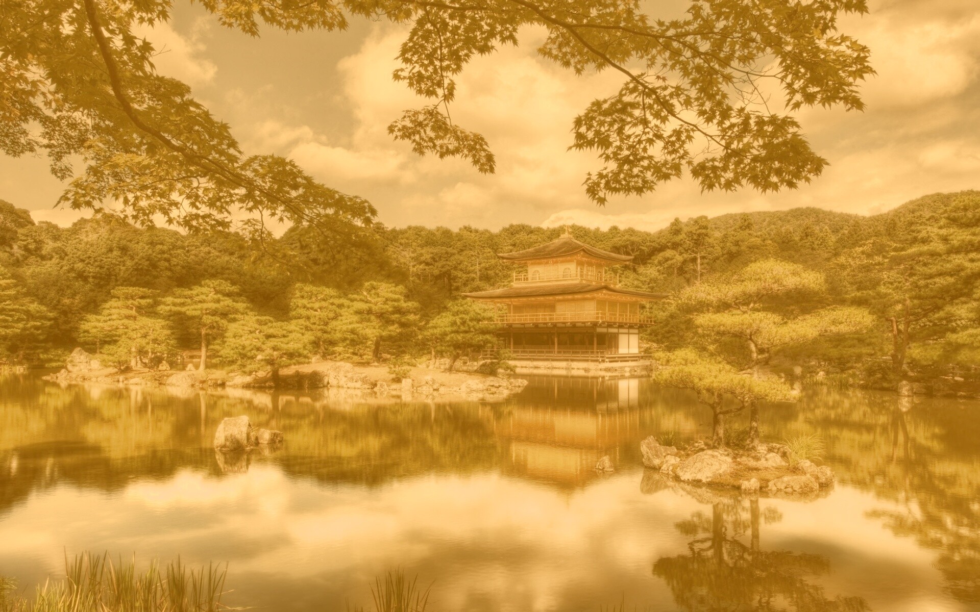 Японский домик на берегу озера обои