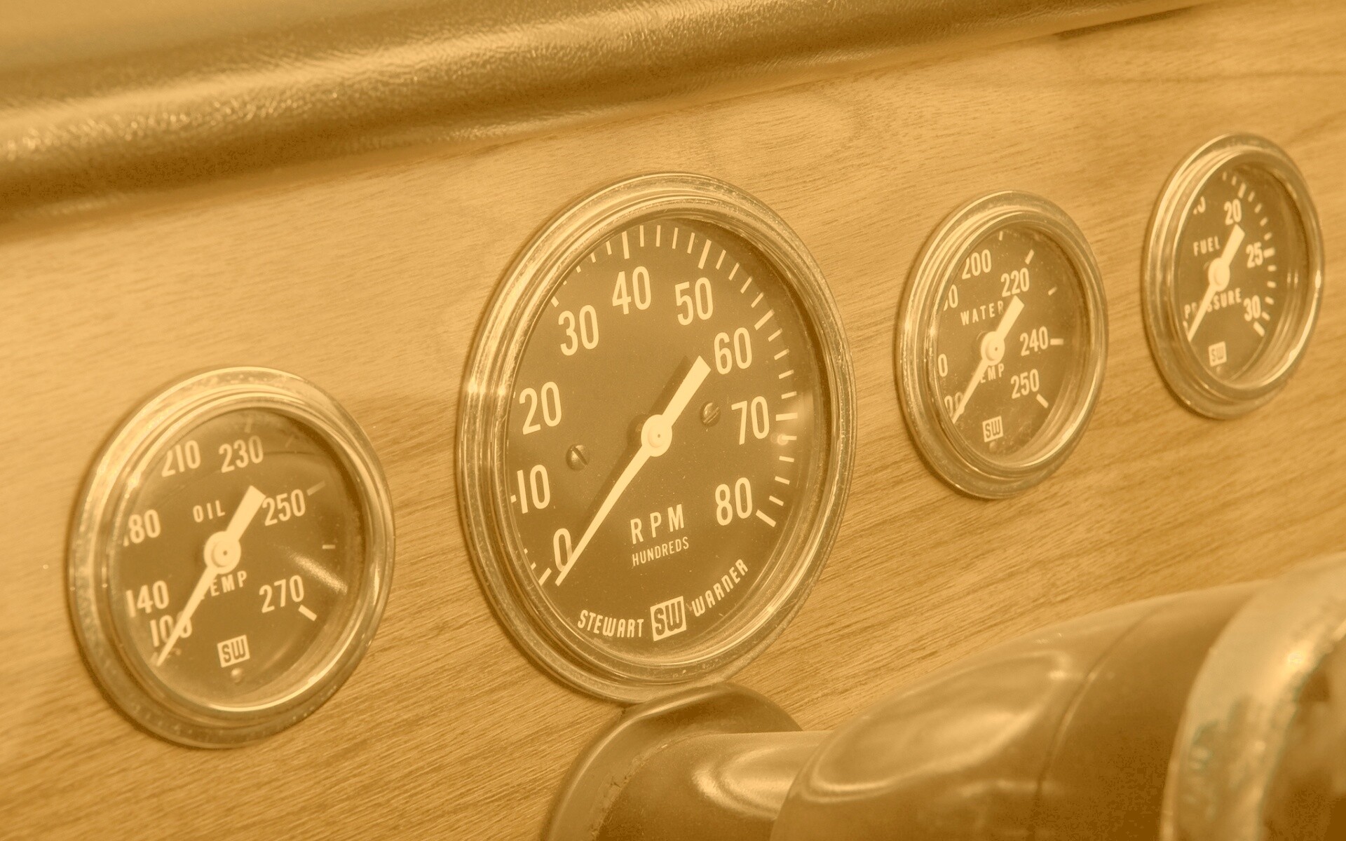 Приборная панель автомобиля Dodge обои