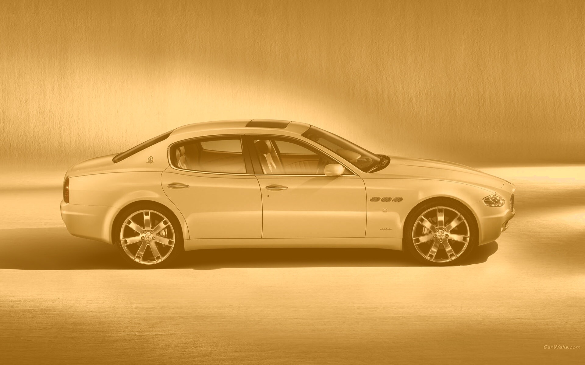 Maserati Quattroporte сбоку обои